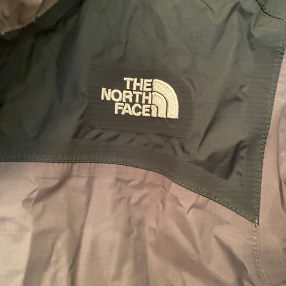 North Face lightweight Jacket/Windbreaker - Picture 2 of 4